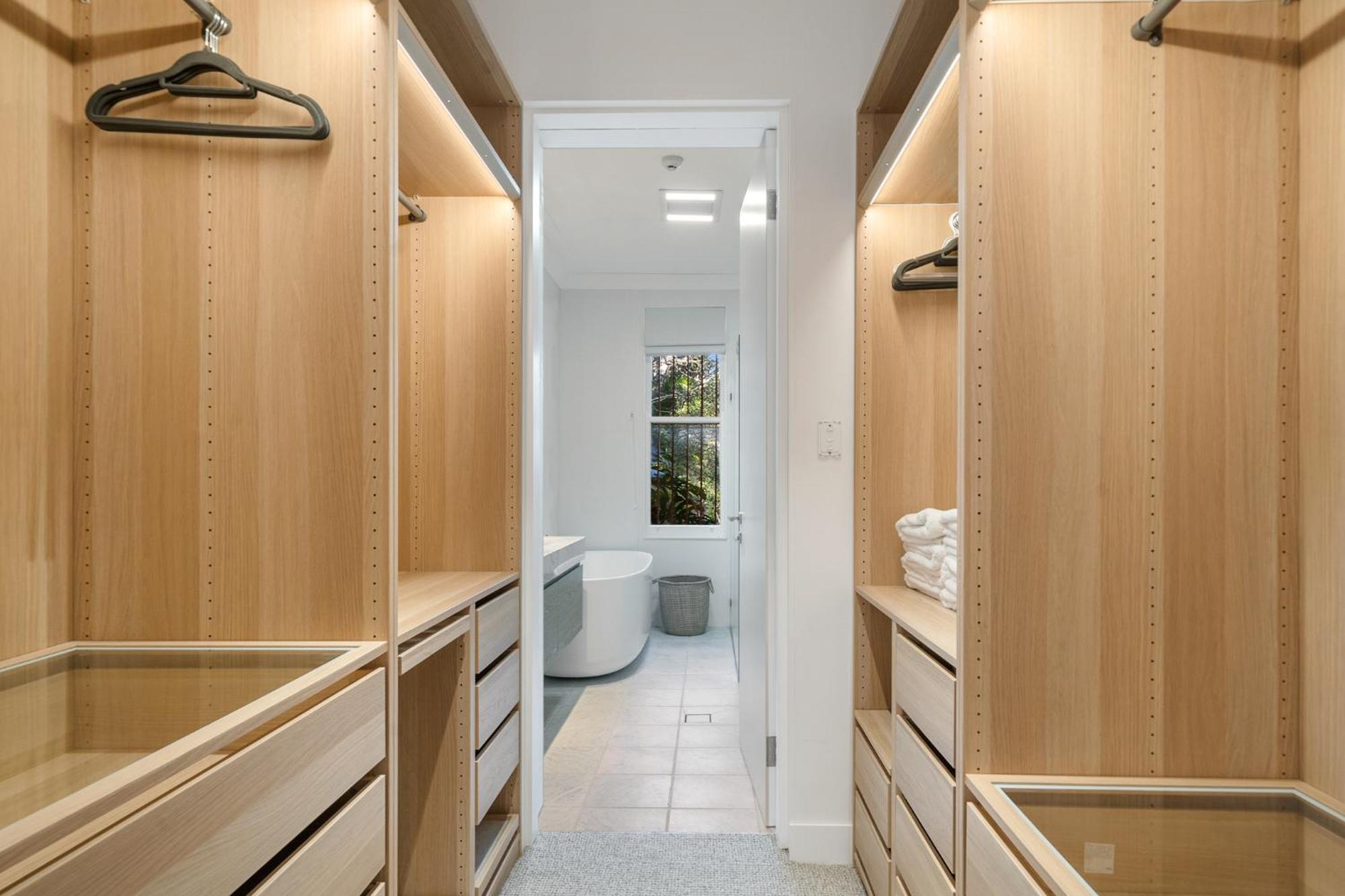 Luxe 3br Full-floor With Views Darling Point * Sydney